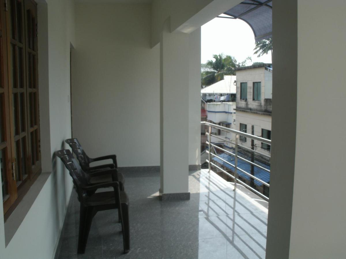 Jacaranda Holiday Home Kochi Exteriör bild